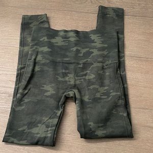 Spanx Seamless Camo legging
